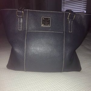 Dooney and Bourke leather Purse Great Condition